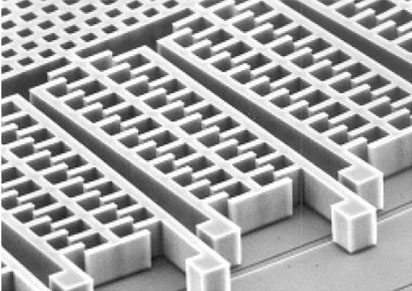 Micromachined proof mass interleaved with capacitive sensors Micromachined proof mass interleaved with capacitive sensors